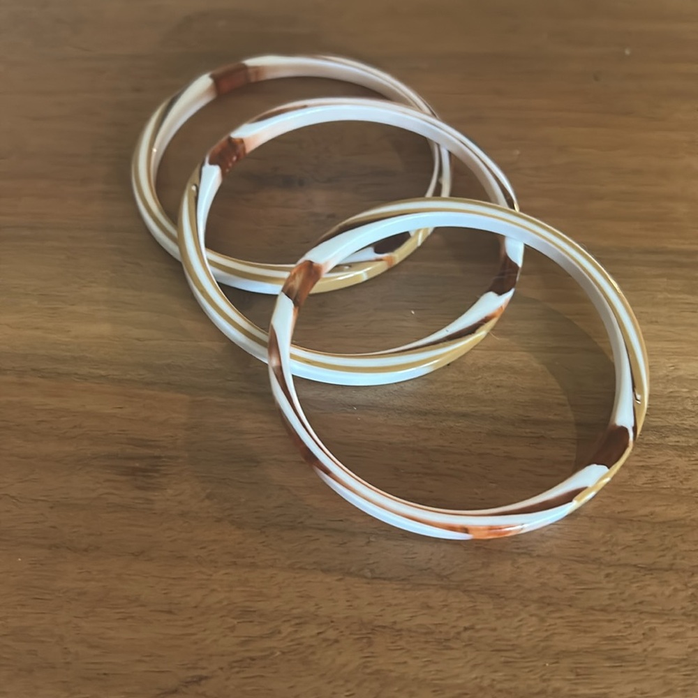 Elegant Brown and Cream Bakelite Bangles